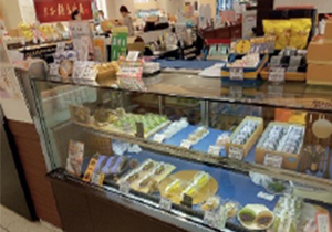 鉢の木七冨久の売場の写真